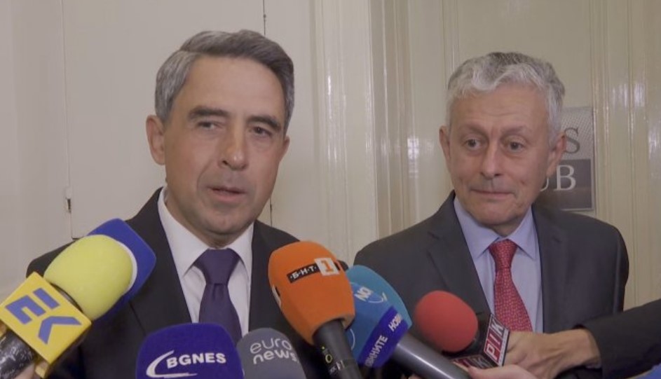 Контактната група оглавявана от Росен Плевнелиев и Соломон Паси започна